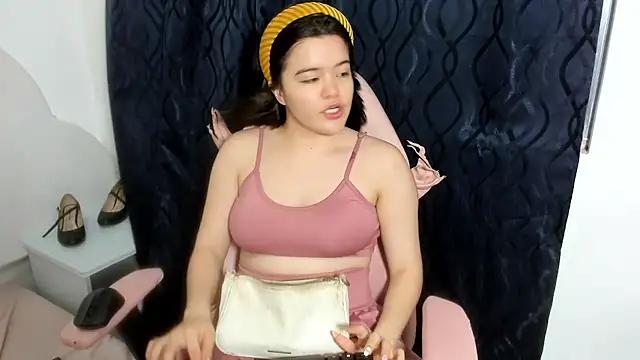 Snapshot of Alexa_Missfortune chatting on July 1, 10:53 pm Alexa Missfortune online show from July 1, 10:53 pm