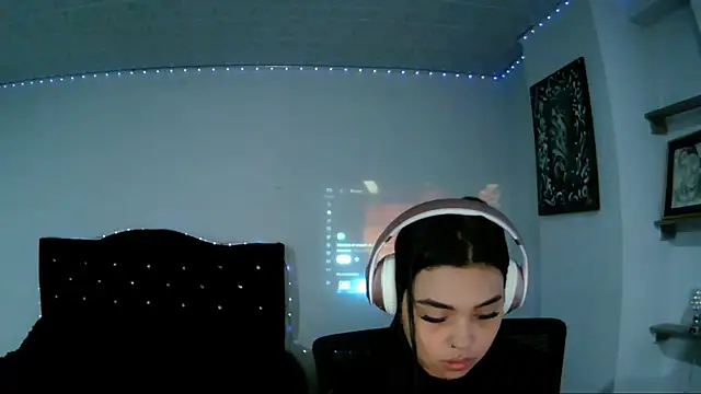 Snapshot of Luna_Velvet7 chatting on May 21, 4:52 am Luna Velvet7 online show from May 21, 4:52 am