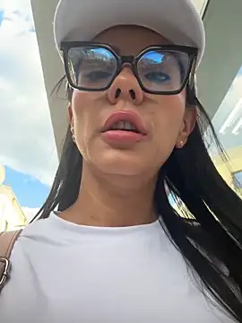 SofiParma online show from June 17, 10:10 pm