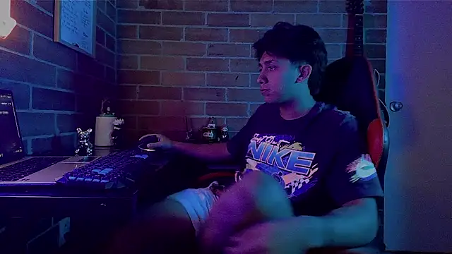 ethann2  online show from June 7, 2:05 am