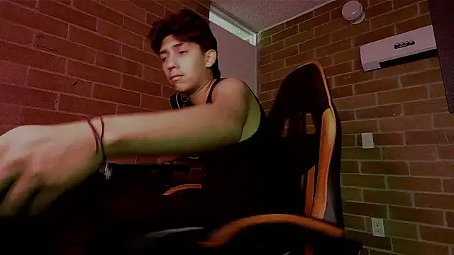 ethann2  online show from June 10, 11:57 pm