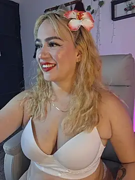 Carolina 2403 online show from June 7, 9:29 pm