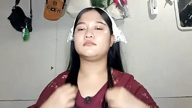 BrandeePhatdouang online show from April 9, 4:12 am