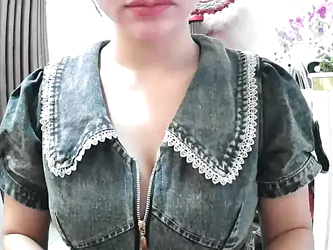 Lyna 2k online show from June 11, 8:23 am