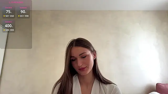 HallieHollo online show from June 27, 12:10 pm
