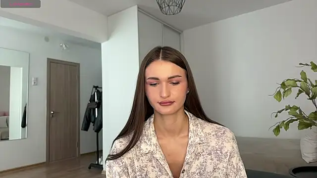HallieHollo online show from July 25, 10:24 am