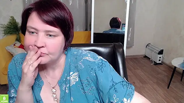 Snapshot of QUEEN02030 chatting on May 25, 10:27 pm QUEEN02030 online show from May 25, 10:27 pm
