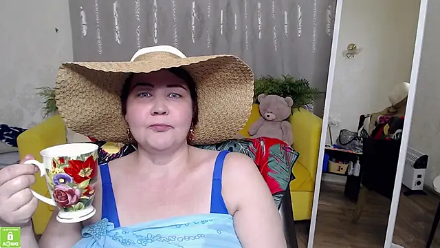 Snapshot of QUEEN02030 chatting on May 29, 12:14 pm QUEEN02030 online show from May 29, 12:14 pm
