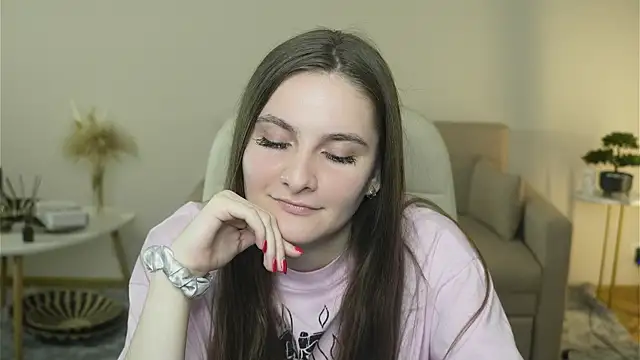 GwennElena online show from March 31, 7:09 am