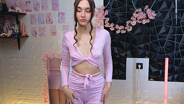 belle cute online show from April 24, 3:09 am