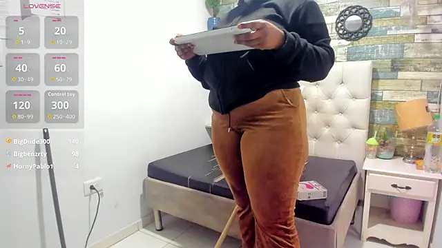 Skylernaomi online show from July 28, 8:52 pm