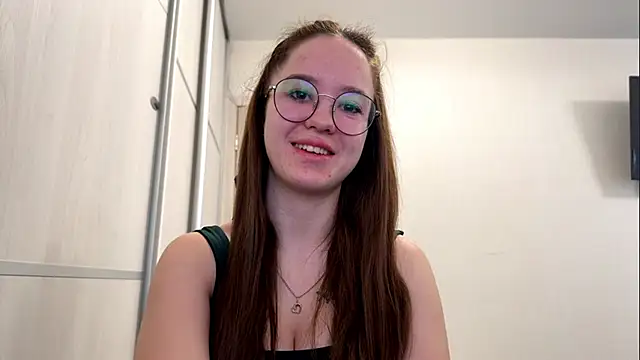 Snapshot of AriaGrand chatting on April 3, 7:06 am AriaGrand online show from April 3, 7:06 am