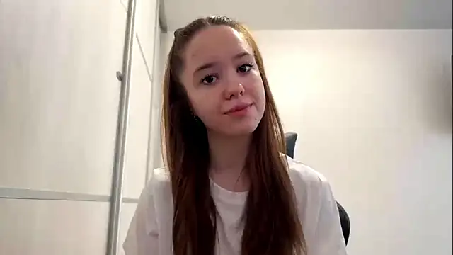 Snapshot of AriaGrand chatting on April 4, 7:06 am AriaGrand online show from April 4, 7:06 am