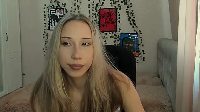 Snapshot of Emmarayder chatting on July 27, 12:56 pm Emmarayder online show from July 27, 12:56 pm