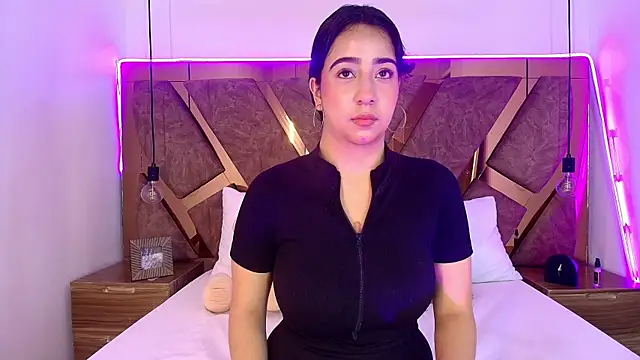bella swwan  online show from June 13, 8:40 pm