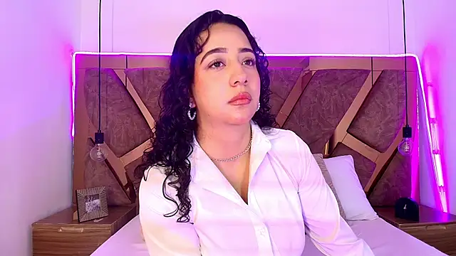 bella swwan  online show from June 17, 1:34 pm