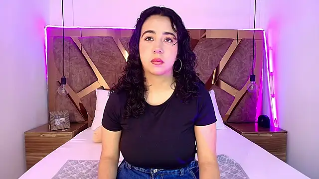 bella swwan  online show from June 24, 1:32 pm