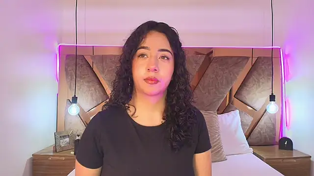 bella swwan  online show from July 1, 1:45 pm