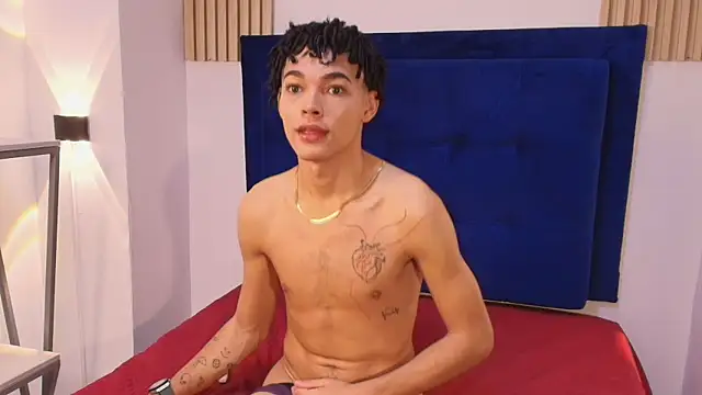 Snapshot of Enyer_twin1 chatting on March 31, 4:07 pm Enyer twin1 online show from March 31, 4:07 pm