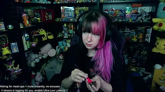 CutieTracer online show from June 11, 2:04 pm