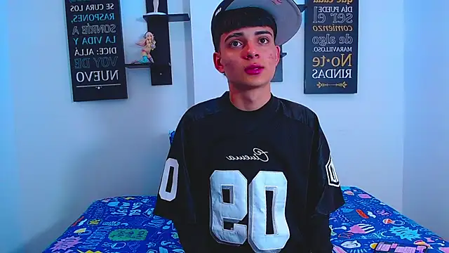 Snapshot of milo_hot_ chatting on March 31, 7:58 pm milo hot online show from March 31, 7:58 pm