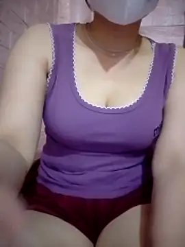 Snapshot of Mi-Naney chatting on May 9, 4:50 am Mi-Naney online show from May 9, 4:50 am