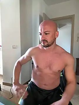 Queen872 online show from March 31, 11:32 am