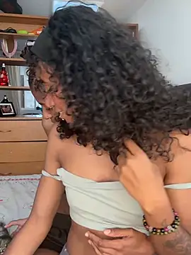 Snapshot of Sun_lynx_Love chatting on June 2, 8:33 pm Sun lynx Love online show from June 2, 8:33 pm