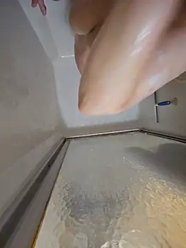 hOtTea1 online show from August 3, 8:46 am