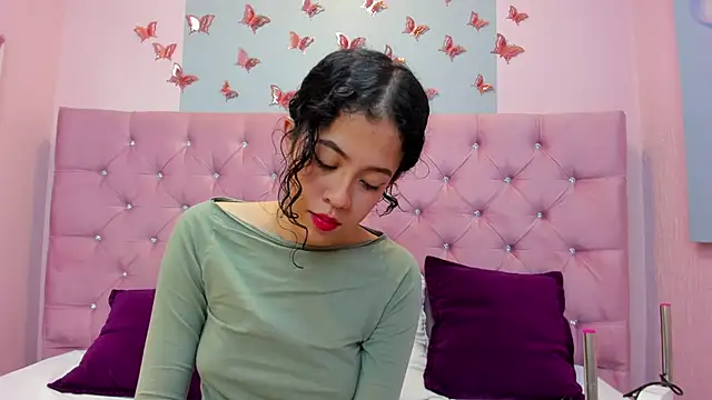 Snapshot of Kaira_luxury chatting on June 8, 3:07 am Kaira luxury online show from June 8, 3:07 am