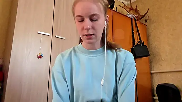 DonnaKuc online show from April 1, 6:14 am