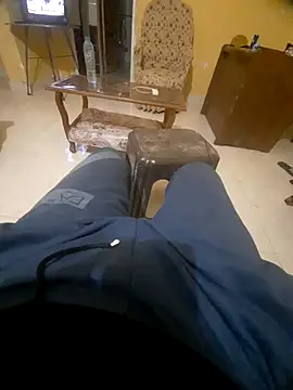 beebuzz0 online show from March 31, 8:53 pm