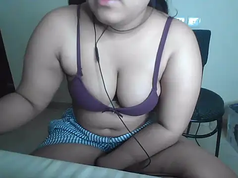 Snapshot of Bitchin_Riya chatting on April 5, 3:31 pm Bitchin Riya online show from April 5, 3:31 pm