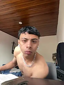 Quiin 1 online show from April 1, 8:39 pm