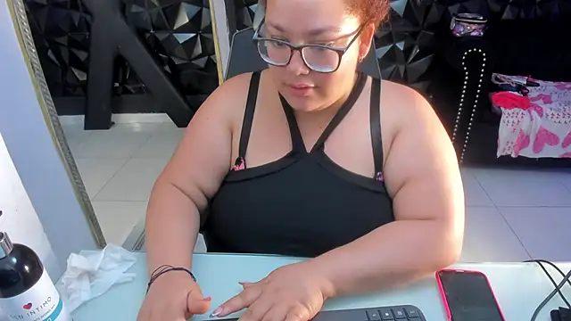 AbbyRogers1 online show from April 28, 3:28 pm