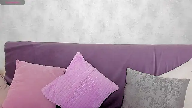 Snapshot of Simply_Alex chatting on June 12, 1:04 am Simply Alex online show from June 12, 1:04 am