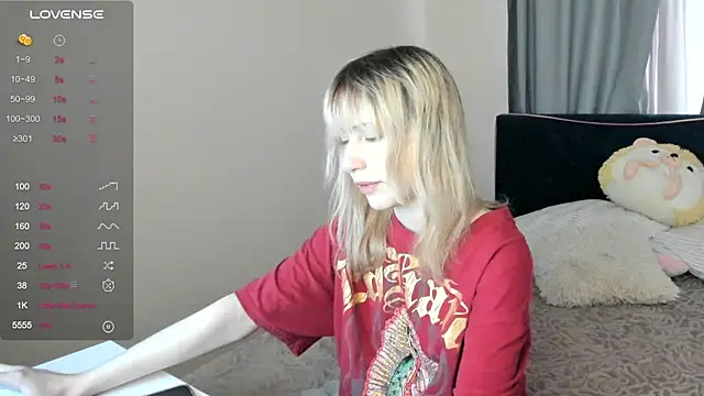 Snapshot of MiaKimiko chatting on May 22, 1:02 am MiaKimiko online show from May 22, 1:02 am