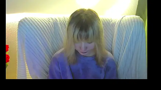 Snapshot of MiaKimiko chatting on June 5, 1:23 am MiaKimiko online show from June 5, 1:23 am