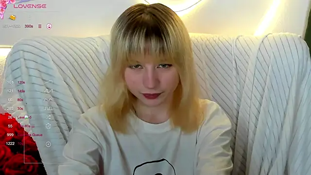 Snapshot of MiaKimiko chatting on June 6, 1:32 am MiaKimiko online show from June 6, 1:32 am