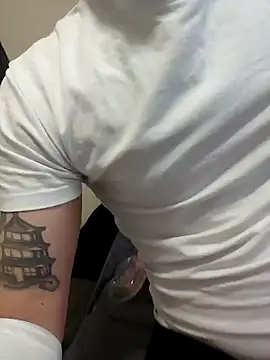 Snapshot of Daniel94699 chatting on April 2, 10:24 am Daniel94699 online show from April 2, 10:24 am