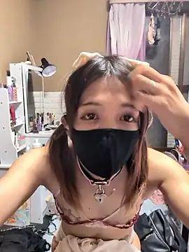 Snapshot of mikuchi1019 chatting on June 7, 4:33 pm mikuchi1019 online show from June 7, 4:33 pm