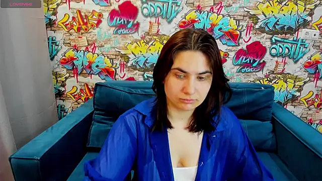 Alisa Froks online show from April 3, 1:25 am