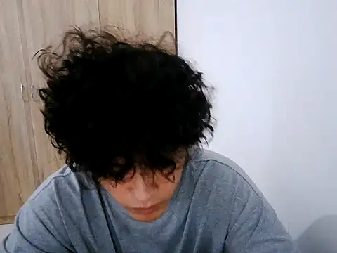 normalboy16 online show from April 7, 8:53 pm