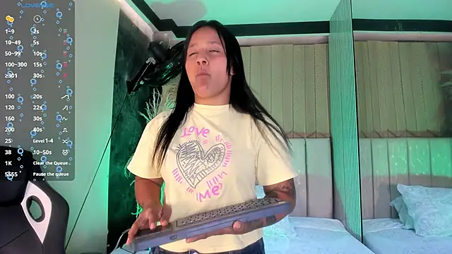 LexiAdamss online show from June 17, 1:01 pm