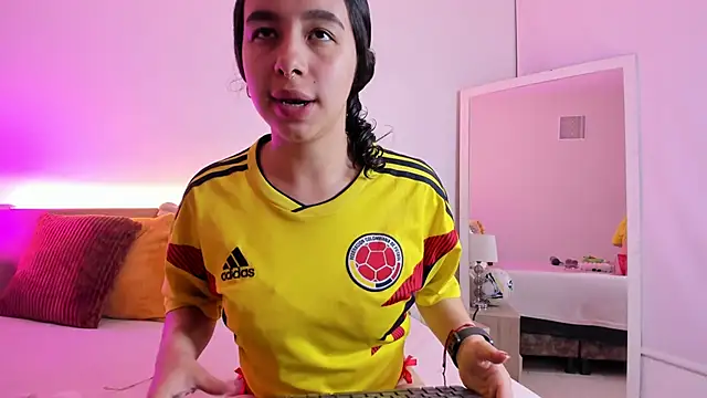 DaphneValucci online show from June 14, 3:52 am