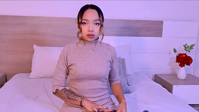 Snapshot of LaraBelmon chatting on April 11, 8:57 pm LaraBelmon online show from April 11, 8:57 pm