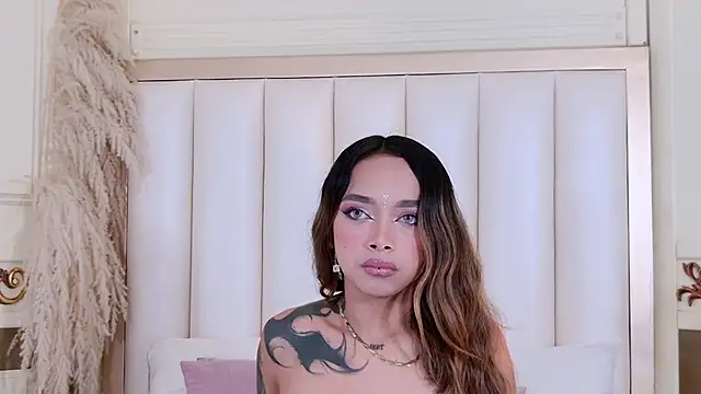 Snapshot of LaraBelmon chatting on June 14, 1:36 am LaraBelmon online show from June 14, 1:36 am