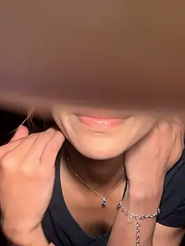 latinacaro- online show from April 21, 10:34 pm