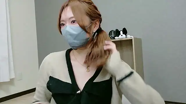 YUA 0425 online show from April 28, 5:18 pm