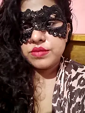 Maskedcurves online show from April 2, 9:51 am